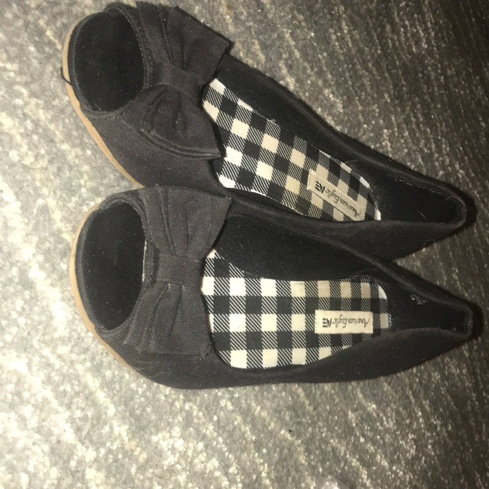 Girls shoes (high heels low top)